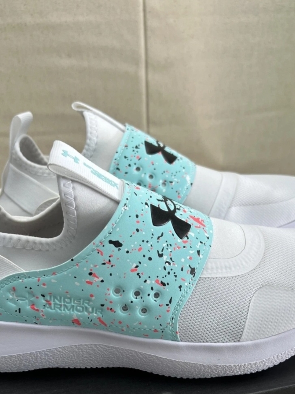 NWOB Under Armour Womens Runplay Paint 3025374-100 White Running Shoes Sz 11 - Picture 2 of 8